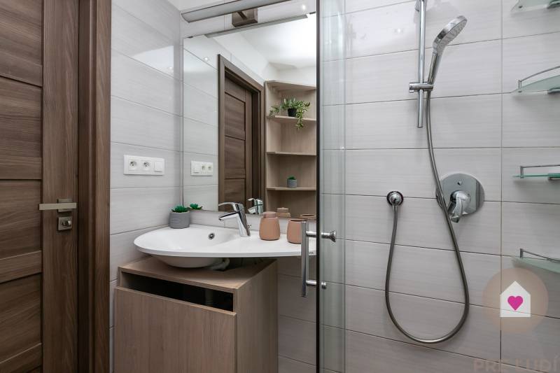 BA/PETRŽALKA-Rent a completely renovated 3-bedroom apartment with logg