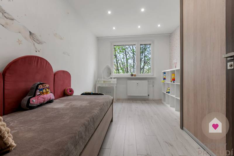 BA/PETRŽALKA-Rent a completely renovated 3-bedroom apartment with logg