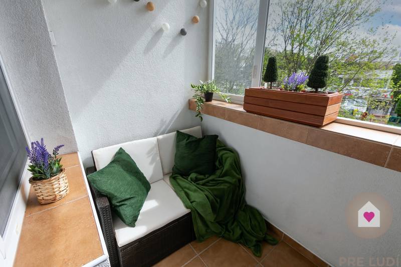 BA/PETRŽALKA-Rent a completely renovated 3-bedroom apartment with logg