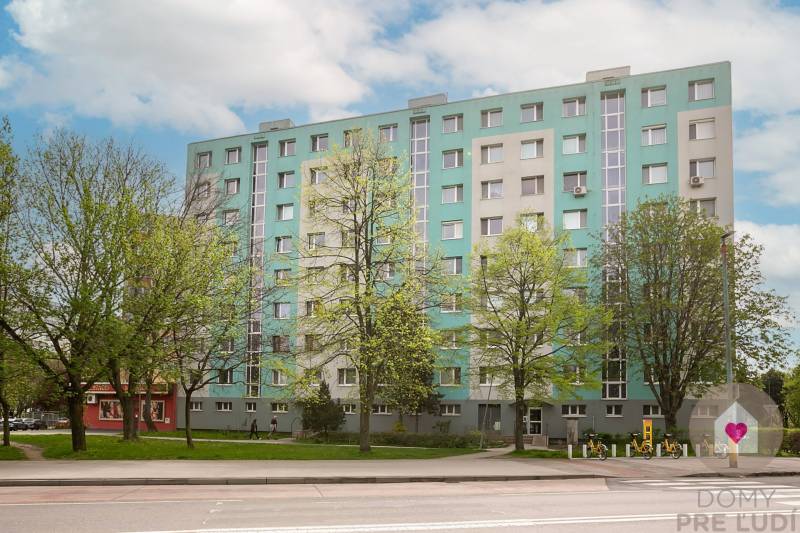 BA/PETRŽALKA-Rent a completely renovated 3-bedroom apartment with logg