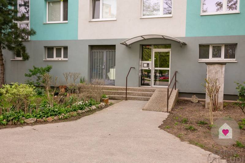 BA/PETRŽALKA-Rent a completely renovated 3-bedroom apartment with logg