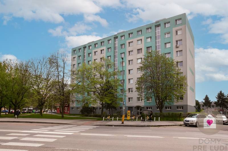 BA/PETRŽALKA-Rent a completely renovated 3-bedroom apartment with logg