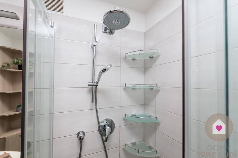 BA/PETRŽALKA-Rent a completely renovated 3-bedroom apartment with logg