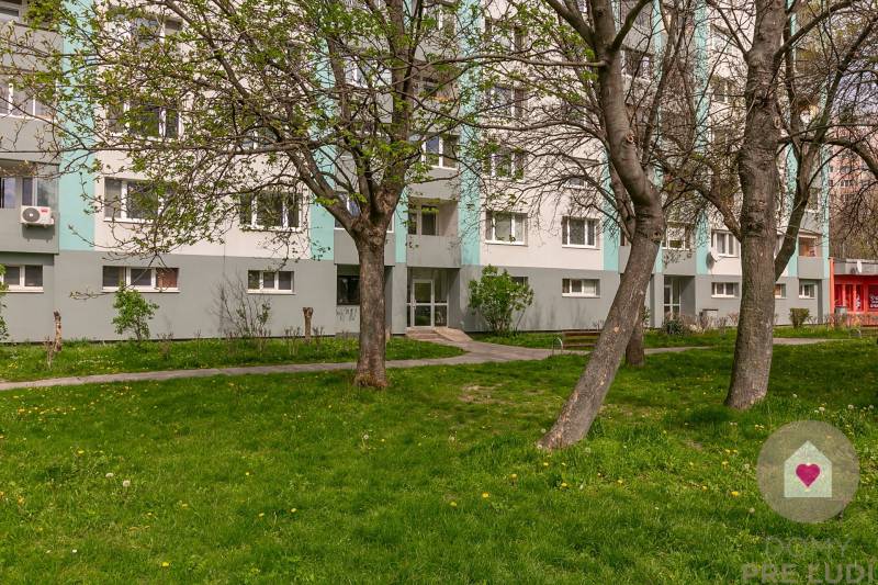 BA/PETRŽALKA-Rent a completely renovated 3-bedroom apartment with logg