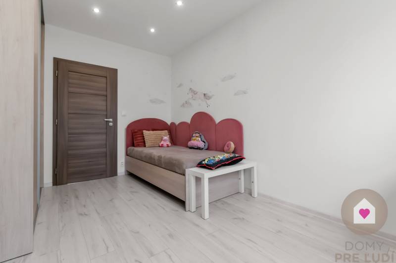 BA/PETRŽALKA-Rent a completely renovated 3-bedroom apartment with logg