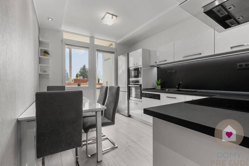 BA/PETRŽALKA-Rent a completely renovated 3-bedroom apartment with logg
