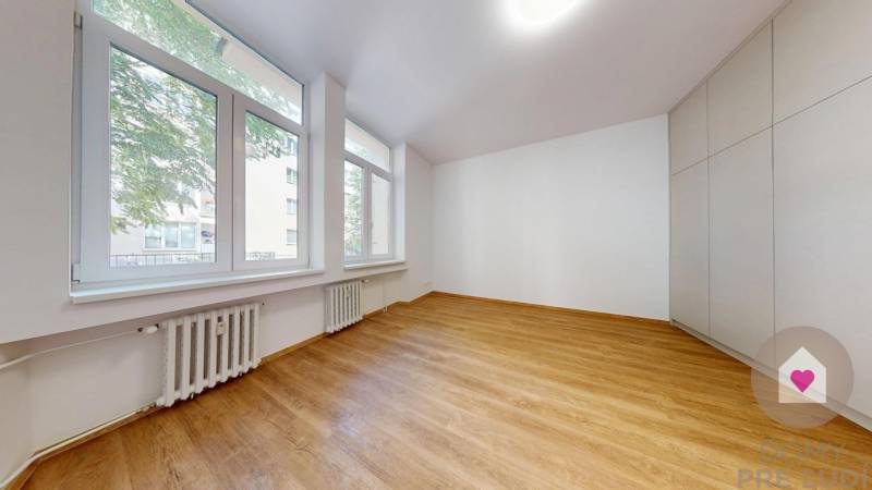 Sale Three bedroom apartment, Three bedroom apartment, Gunduličova, Br