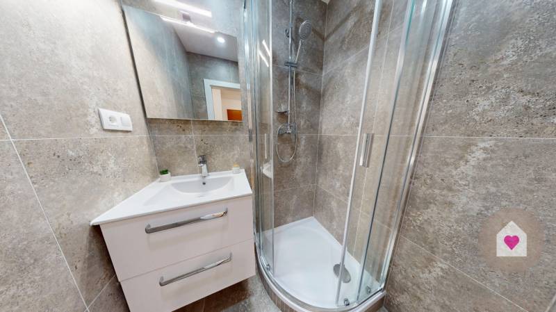 BA/NIVY-Rent of a complet renovated 3-room apartment near Old town