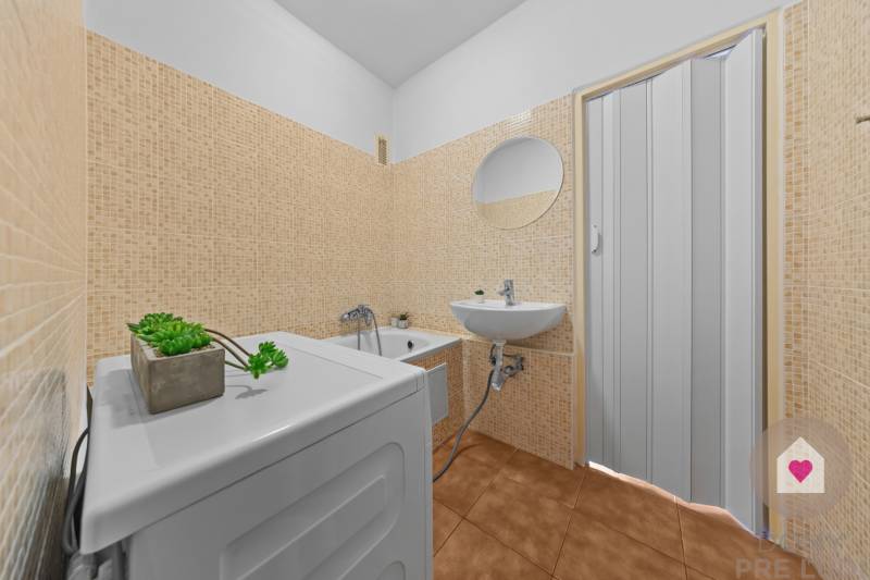 BA/RUŽINOV-Renting a 1-room apartment with a balcony and a cellar