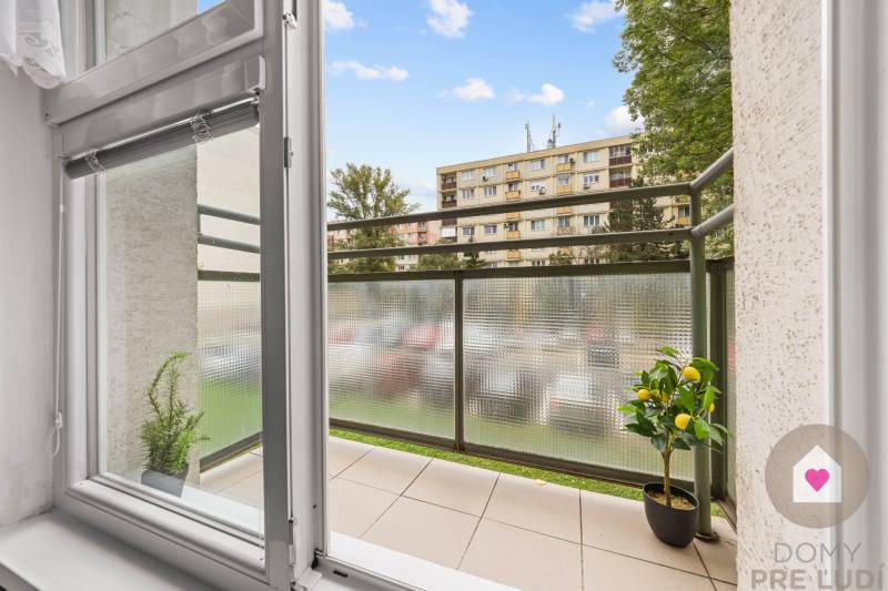 BA/RUŽINOV-Renting a 1-room apartment with a balcony and a cellar