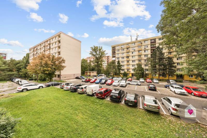 BA/RUŽINOV-Renting a 1-room apartment with a balcony and a cellar