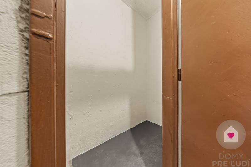 BA/RUŽINOV-Renting a 1-room apartment with a balcony and a cellar