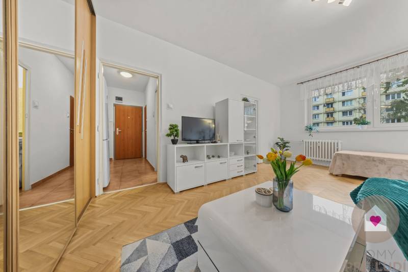 BA/RUŽINOV-Renting a 1-room apartment with a balcony and a cellar