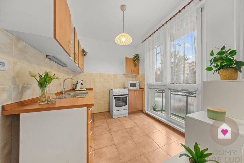 BA/RUŽINOV-Renting a 1-room apartment with a balcony and a cellar