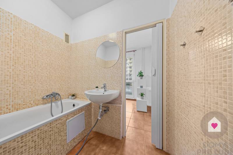 BA/RUŽINOV-Renting a 1-room apartment with a balcony and a cellar