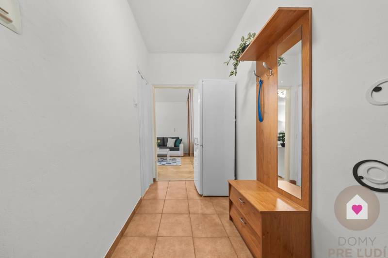 BA/RUŽINOV-Renting a 1-room apartment with a balcony and a cellar