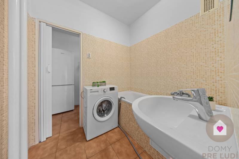 BA/RUŽINOV-Renting a 1-room apartment with a balcony and a cellar