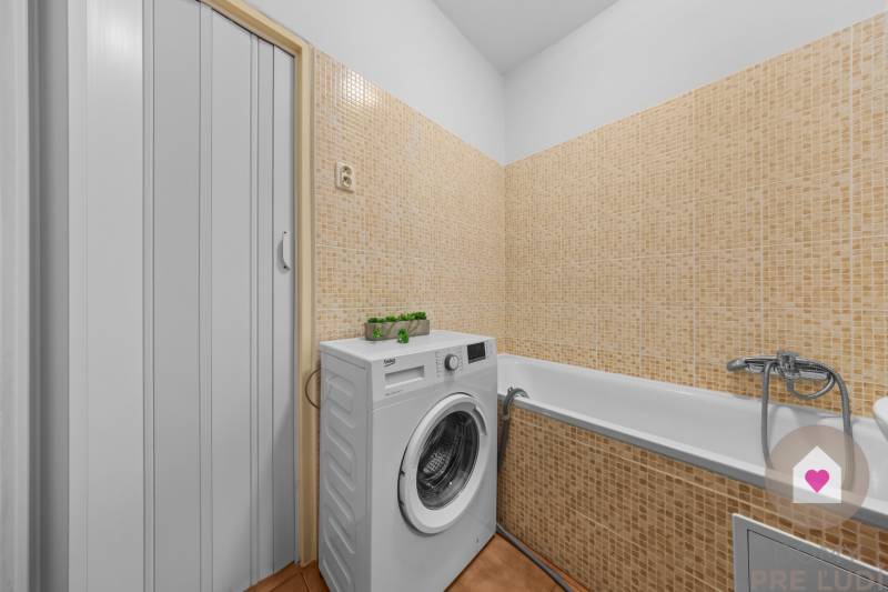 BA/RUŽINOV-Renting a 1-room apartment with a balcony and a cellar