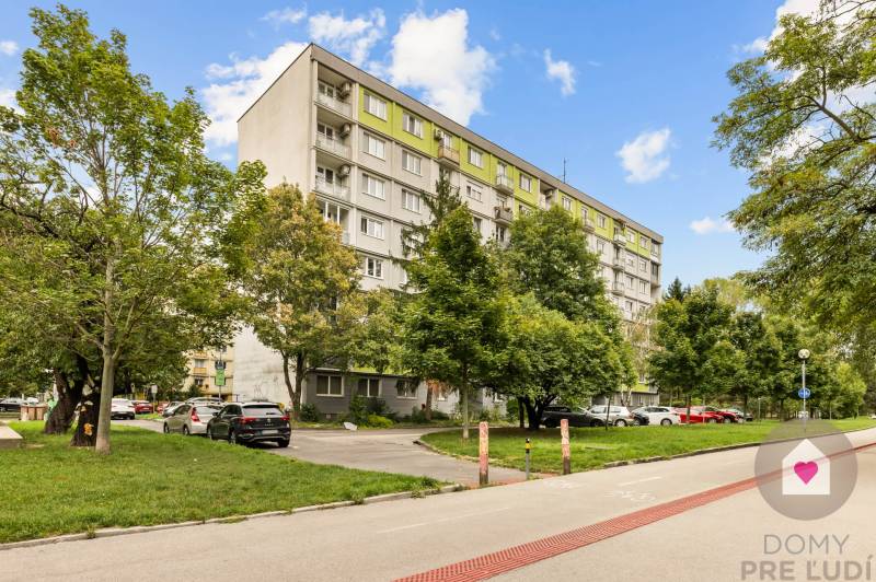 BA/RUŽINOV-Renting a 1-room apartment with a balcony and a cellar 