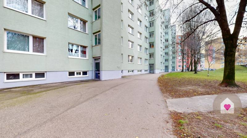 BA/POD.BISKUPICE-Renovated 3-room flat for rent near the forest park