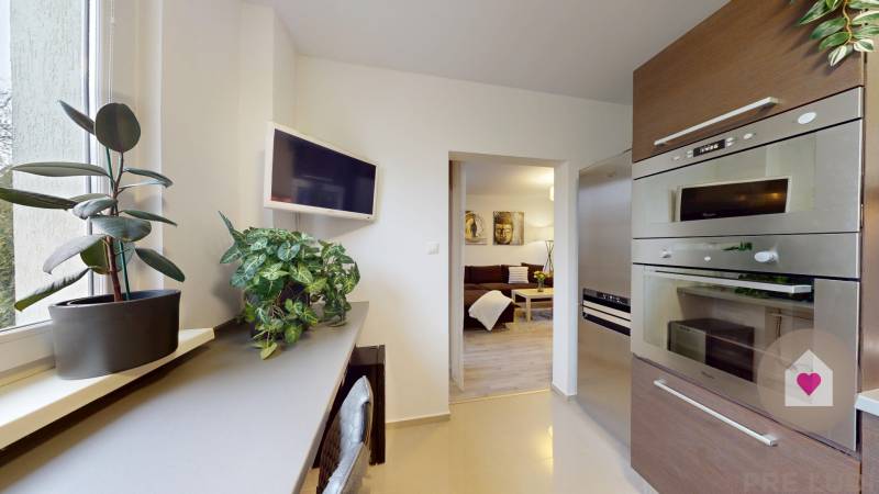 BA/POD.BISKUPICE-Renovated 3-room flat for rent near the forest park