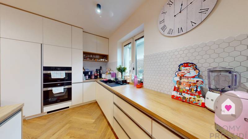 BA/VRAKUŇA-Rent of a 5-room house with 2 garages, swimming pool,garden