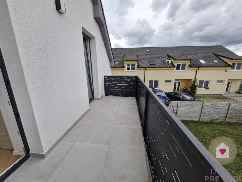 BA/VRAKUŇA-Rent of a 5-room house with 2 garages, swimming pool,garden