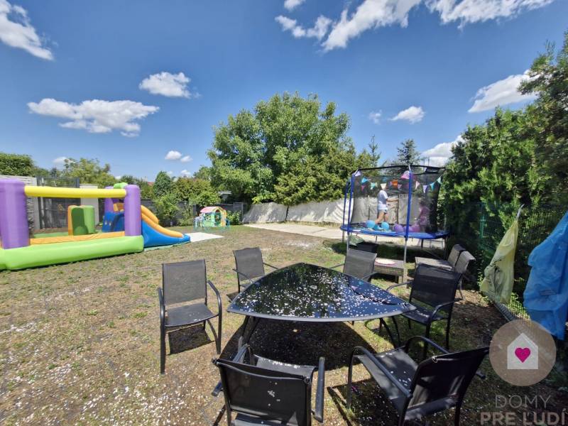 BA/VRAKUŇA-Rent of a 5-room house with 2 garages, swimming pool,garden