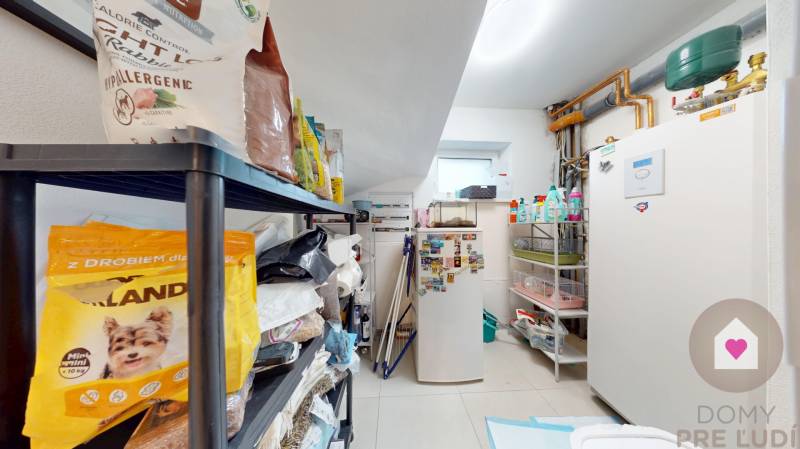 BA/VRAKUŇA-Rent of a 5-room house with 2 garages, swimming pool,garden