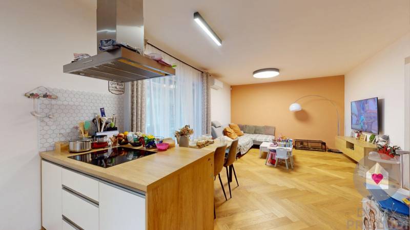 BA/VRAKUŇA-Rent of a 5-room house with 2 garages, swimming pool,garden