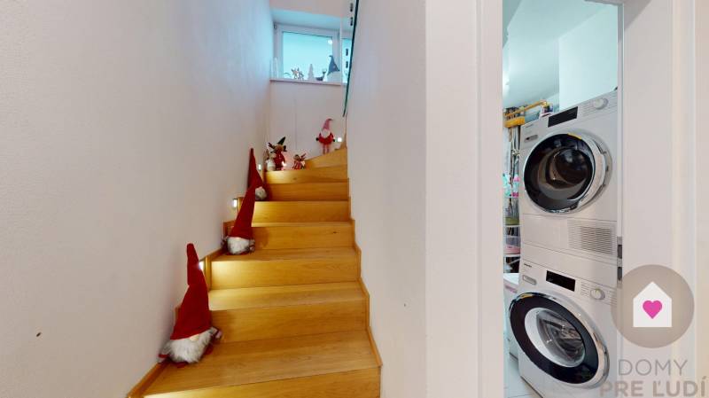 BA/VRAKUŇA-Rent of a 5-room house with 2 garages, swimming pool,garden