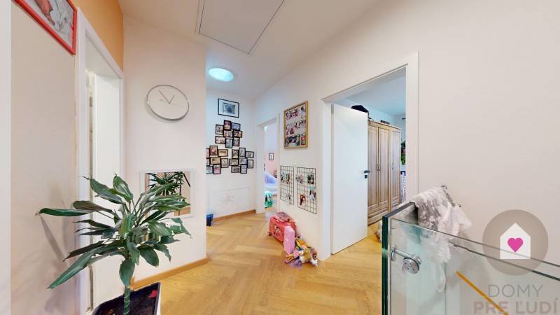 BA/VRAKUŇA-Rent of a 5-room house with 2 garages, swimming pool,garden