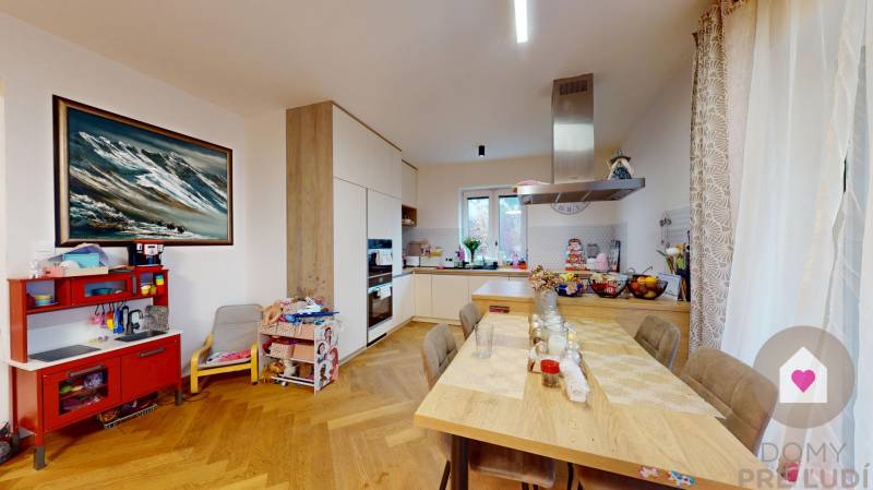 BA/VRAKUŇA-Rent of a 5-room house with 2 garages, swimming pool,garden