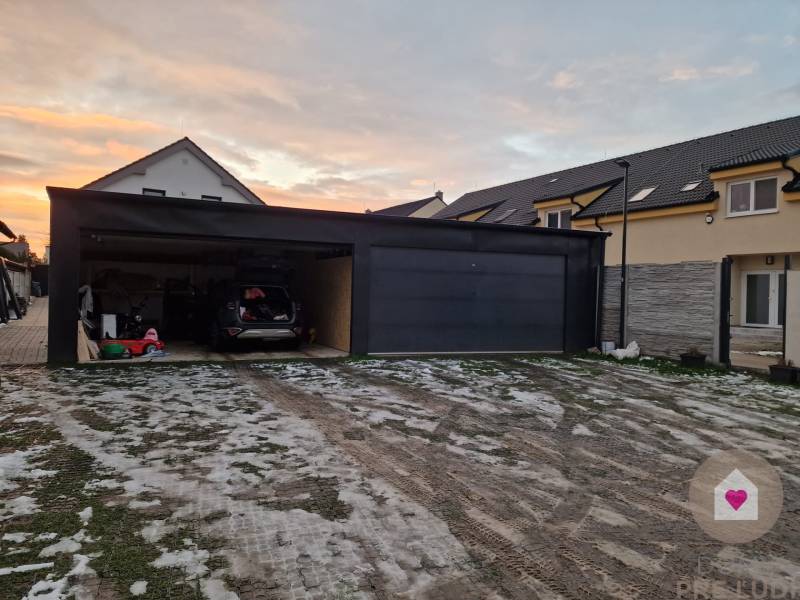 BA/VRAKUŇA-Rent of a 5-room house with 2 garages, swimming pool,garden