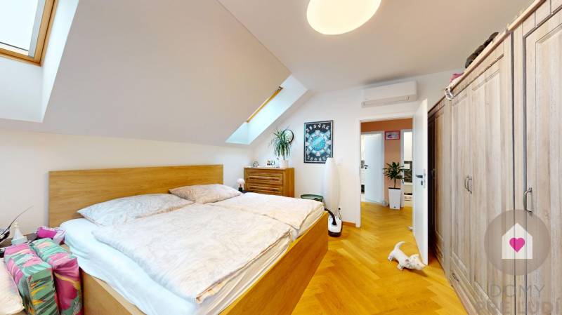 BA/VRAKUŇA-Rent of a 5-room house with 2 garages, swimming pool,garden