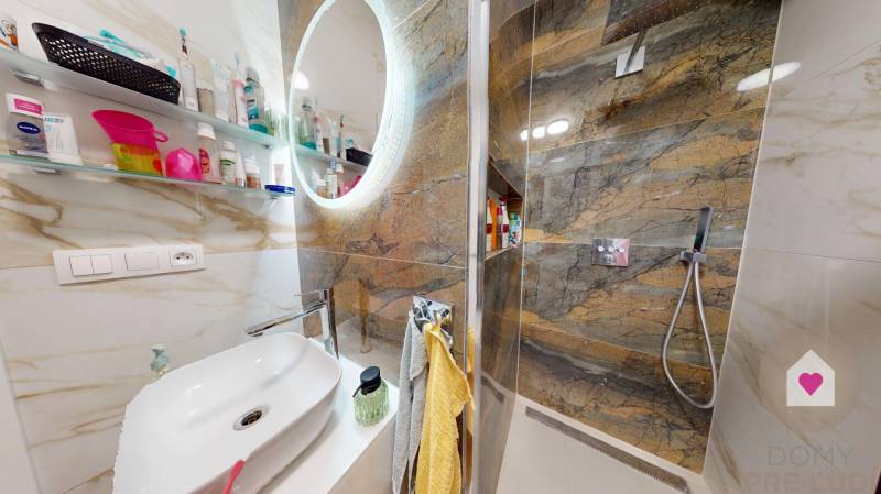 BA/VRAKUŇA-Rent of a 5-room house with 2 garages, swimming pool,garden