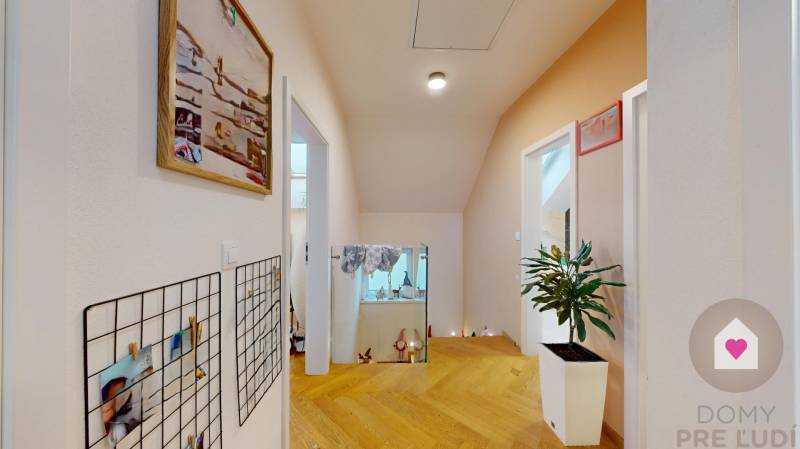 BA/VRAKUŇA-Rent of a 5-room house with 2 garages, swimming pool,garden