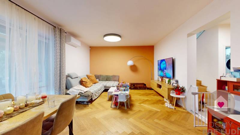 BA/VRAKUŇA-Rent of a 5-room house with 2 garages, swimming pool,garden