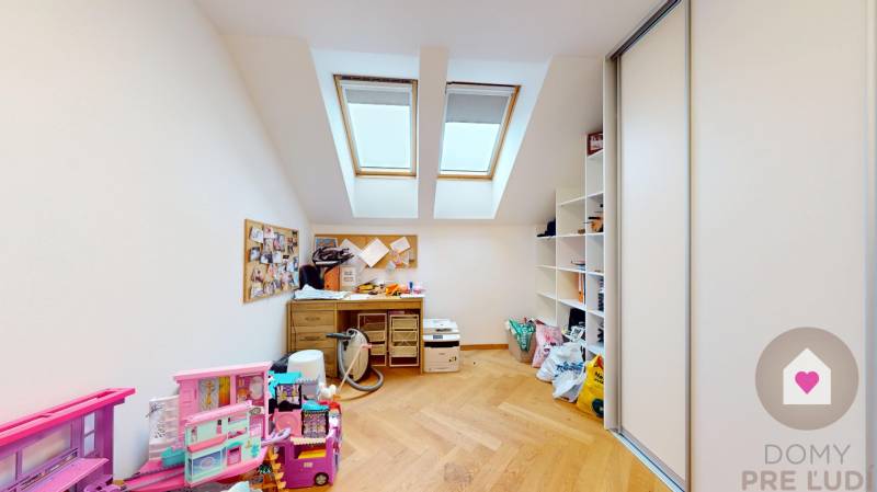 BA/VRAKUŇA-Rent of a 5-room house with 2 garages, swimming pool,garden