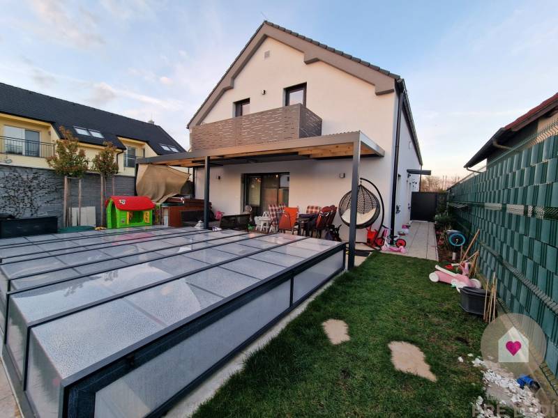 BA/VRAKUŇA-Rent of a 5-room house with 2 garages, swimming pool,garden