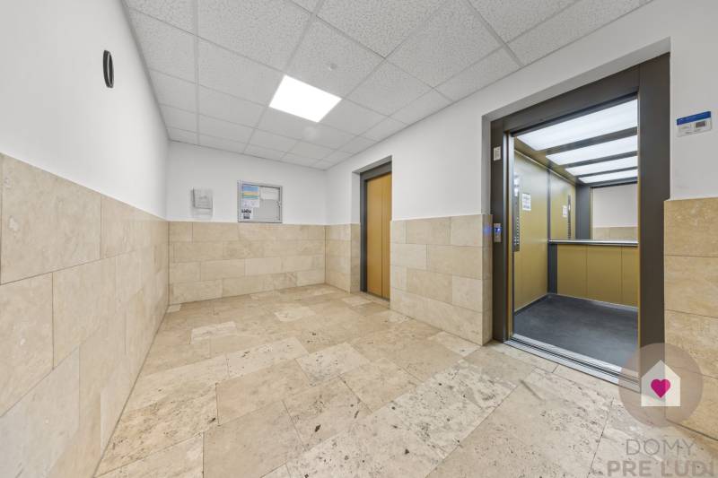 BA/RUŽINOV-Sale of a spacious 2-bedroom apartment with a view balcony 