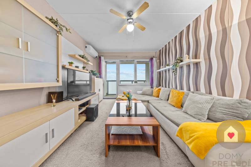 BA/RUŽINOV-Sale of a spacious 2-bedroom apartment with a view balcony 