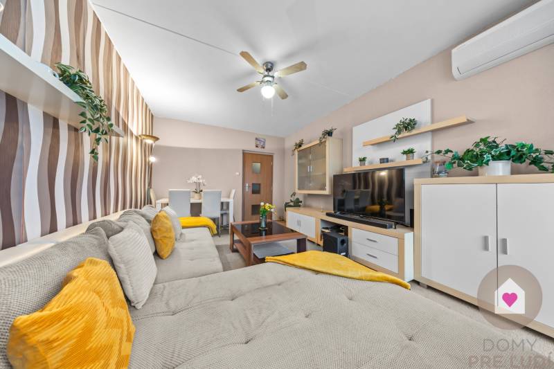 BA/RUŽINOV-Sale of a spacious 2-bedroom apartment with a view balcony 