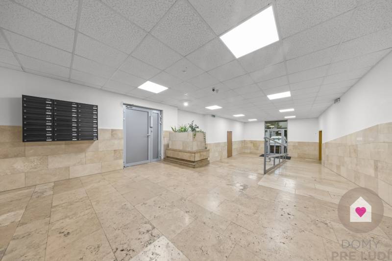 BA/RUŽINOV-Sale of a spacious 2-bedroom apartment with a view balcony 