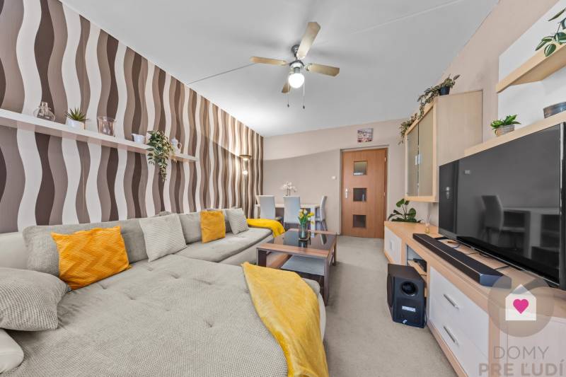 BA/RUŽINOV-Sale of a spacious 2-bedroom apartment with a view balcony 