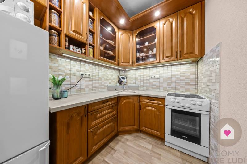 BA/RUŽINOV-Sale of a spacious 2-bedroom apartment with a view balcony 