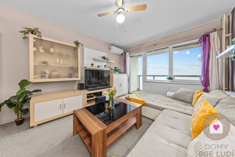 BA/RUŽINOV-Sale of a spacious 2-bedroom apartment with a view balcony 