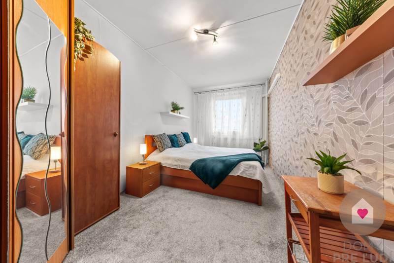 BA/RUŽINOV-Sale of a spacious 2-bedroom apartment with a view balcony 