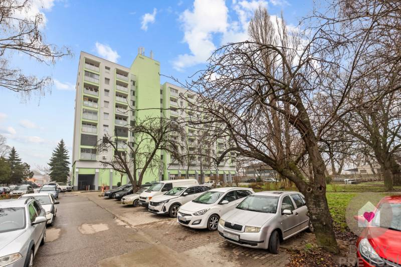 BA/RUŽINOV-Sale of a spacious 2-bedroom apartment with a view balcony 