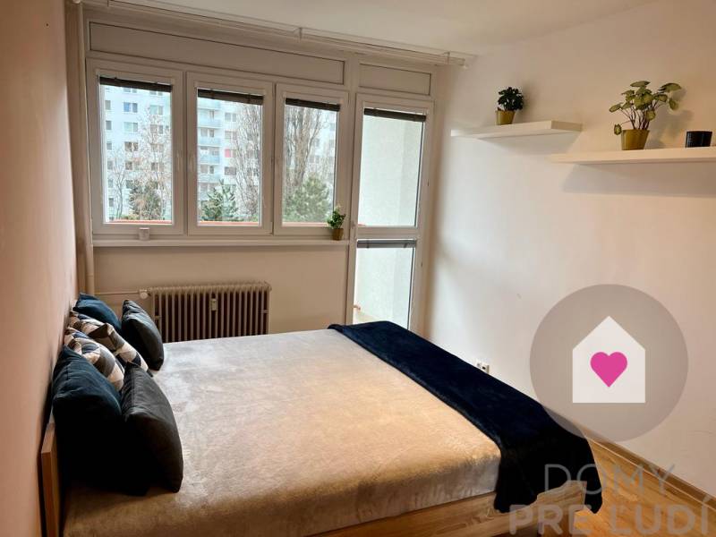 BA/RUŽINOV- 3 bedroom apartment for rent with a balcony and loggia 